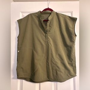 Figs medium olive scrub top